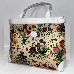 Beautiful and rare vintage Gucci floral tote bag with magnet snap closure